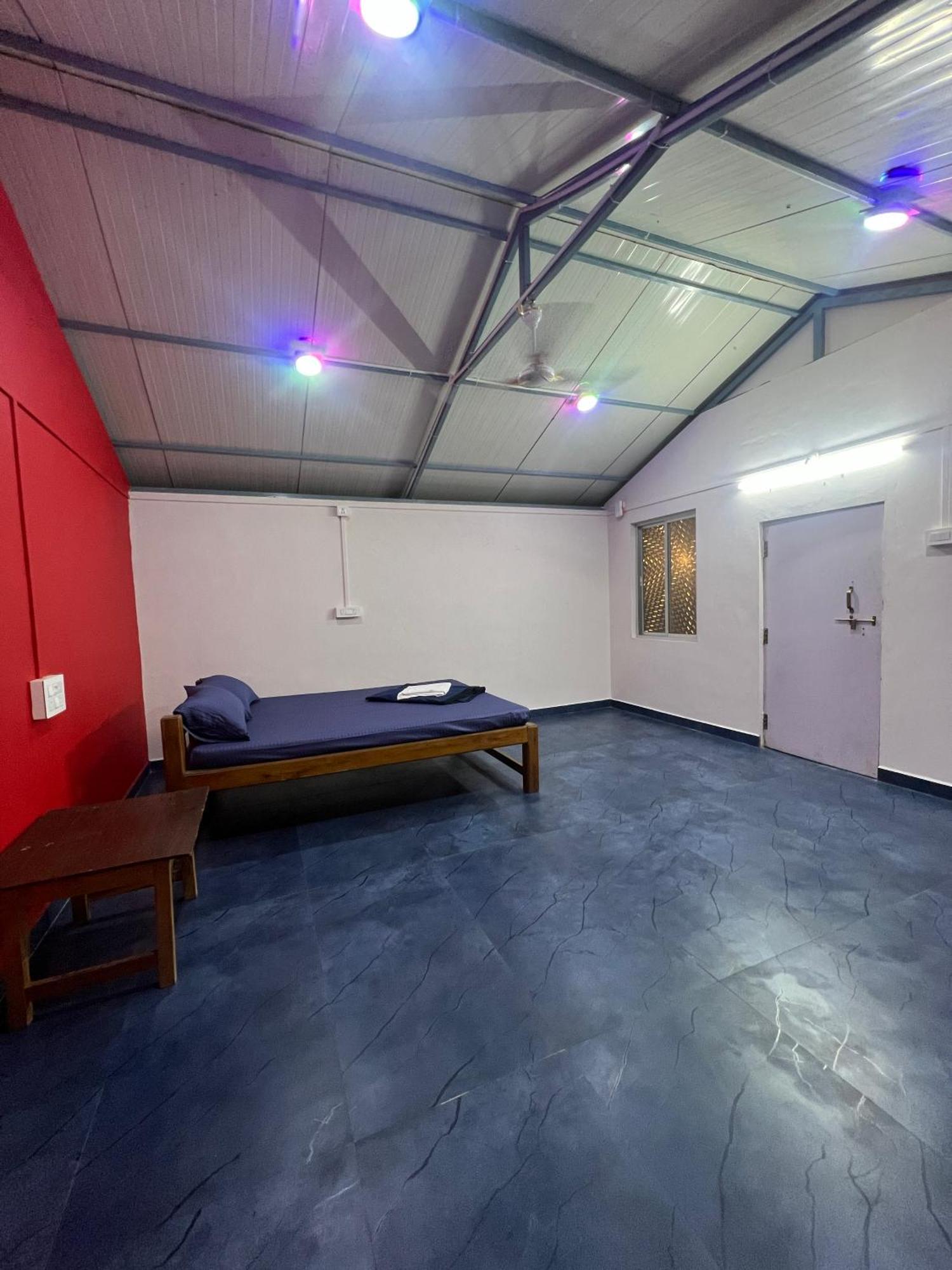 Goko Hostel Гокарна Экстерьер фото